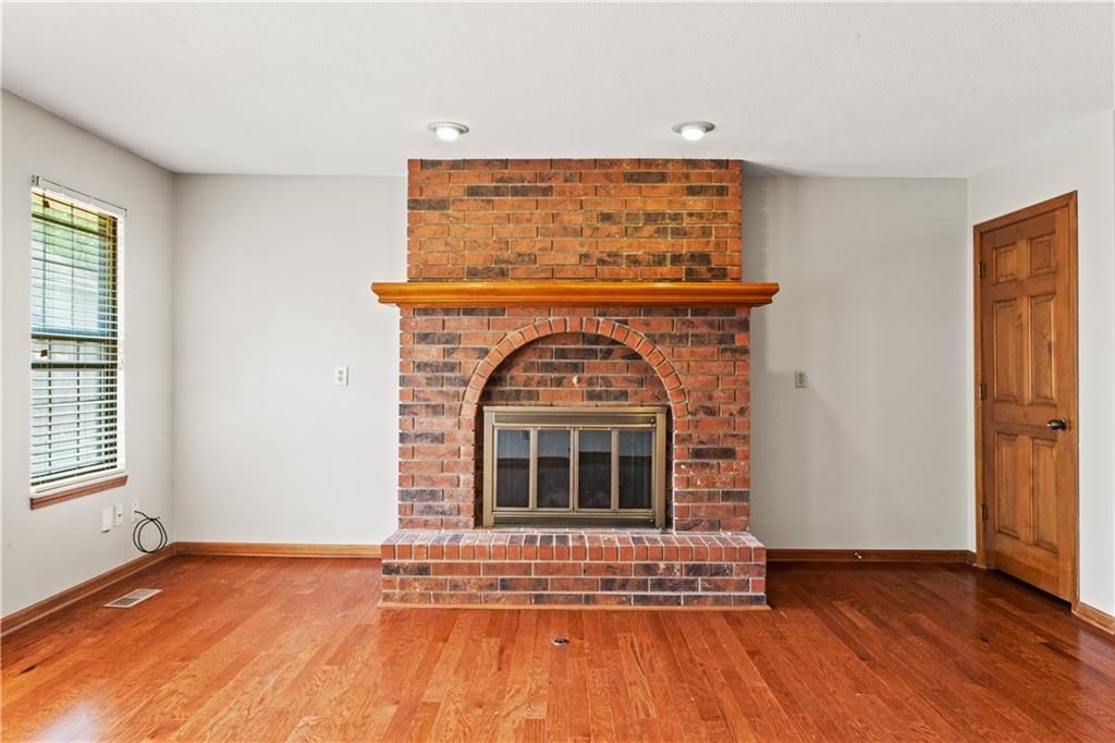 329 E PARTRIDGE Street — photo 8