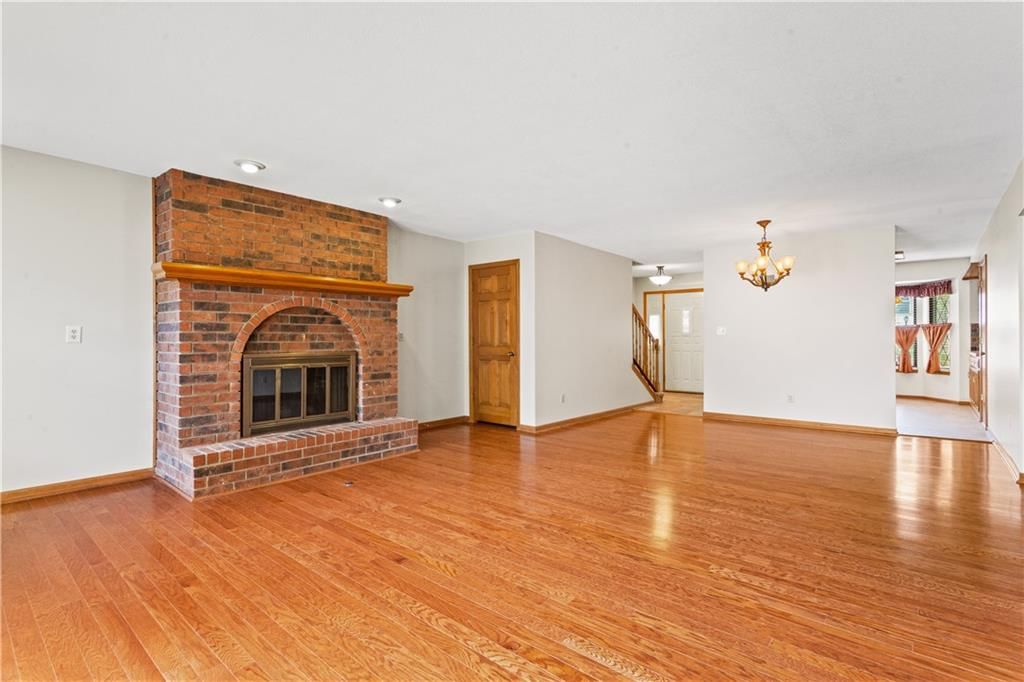 329 E PARTRIDGE Street — photo 9