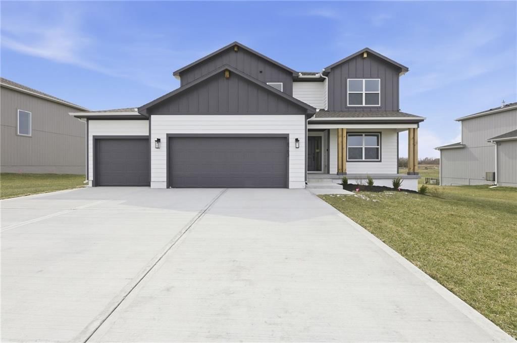 18703 W 193rd Street, Spring Hill