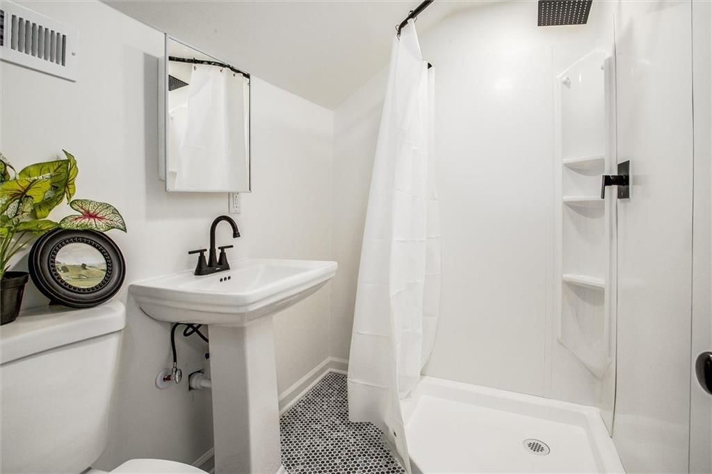1226 S Cedar Avenue — photo 20