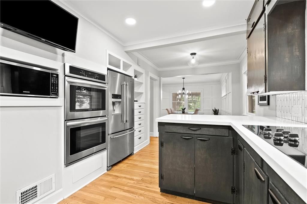 6435 Wyandotte Street — photo 18