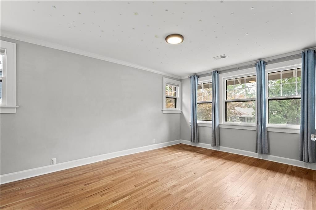 6435 Wyandotte Street — photo 28
