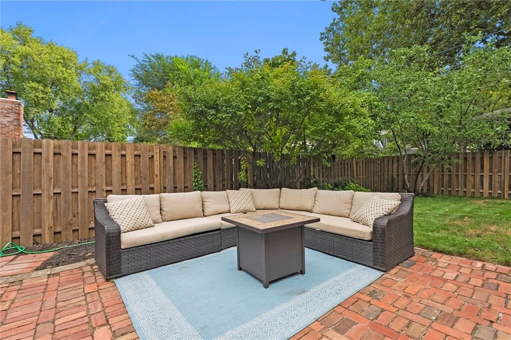 6435 Wyandotte Street — photo 32