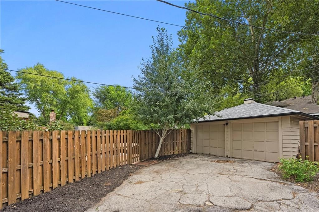 6435 Wyandotte Street — photo 33