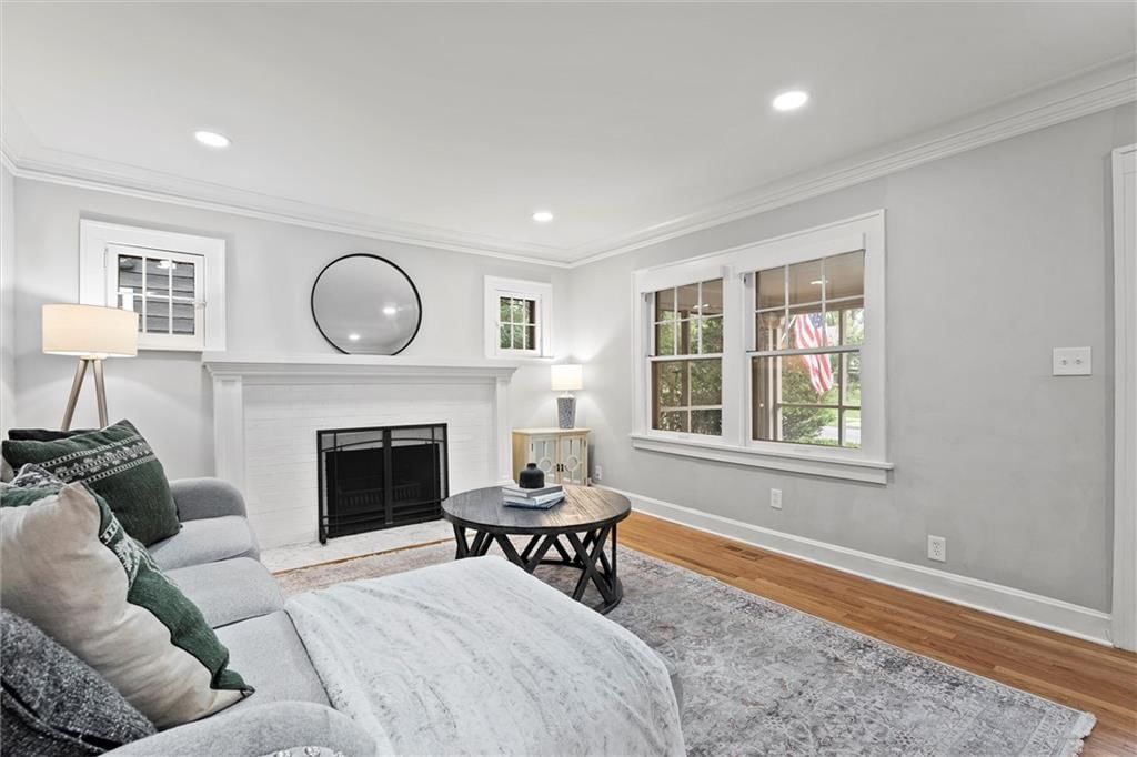 6435 Wyandotte Street — photo 8