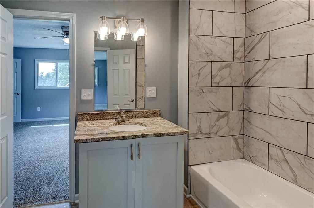 2420 Lafayette Avenue — photo 23