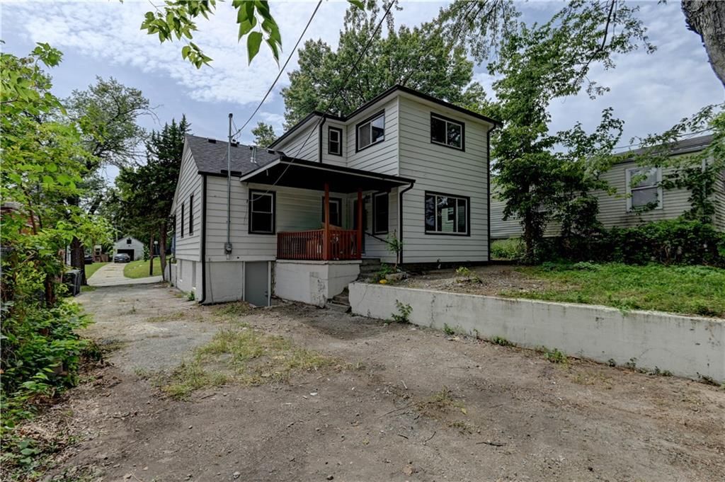 2420 Lafayette Avenue — photo 33