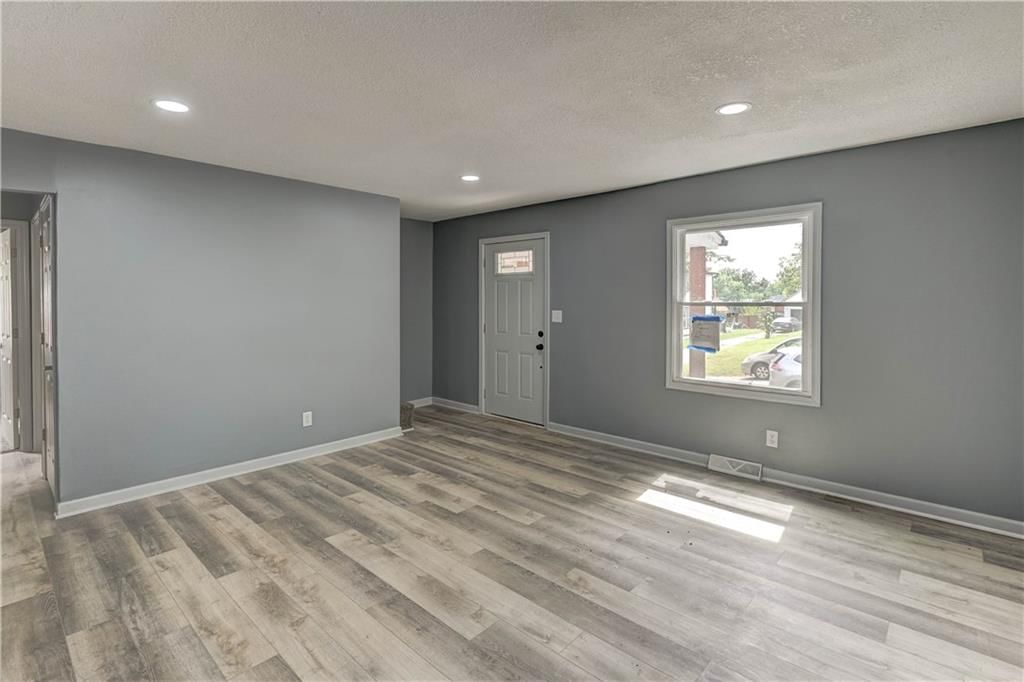 2420 Lafayette Avenue — photo 5