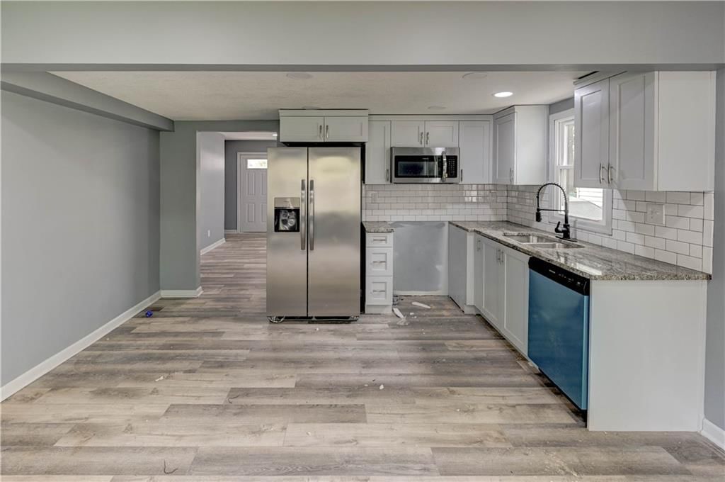 2420 Lafayette Avenue — photo 9