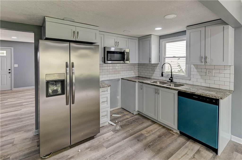 2420 Lafayette Avenue — photo 10