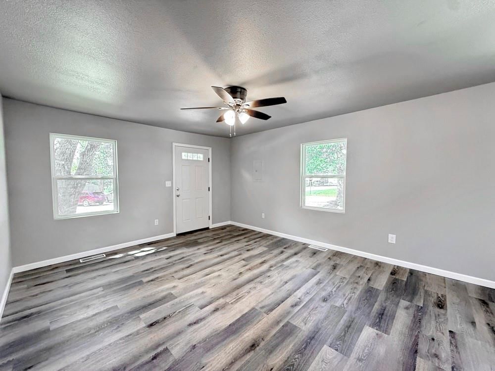 901 S Jackson Street — photo 8