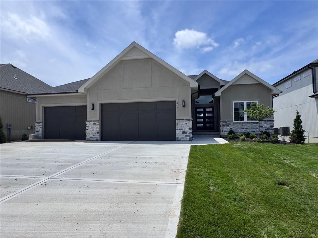 18460 Pawnee Lane, Overland Park, KS