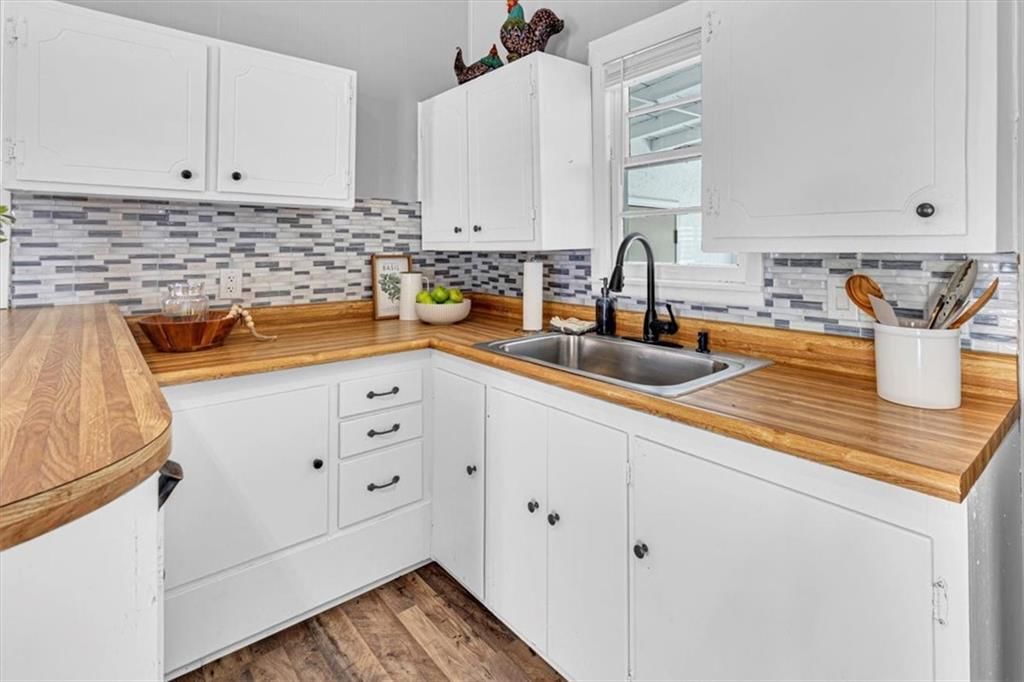 207 E Washington Street — photo 10