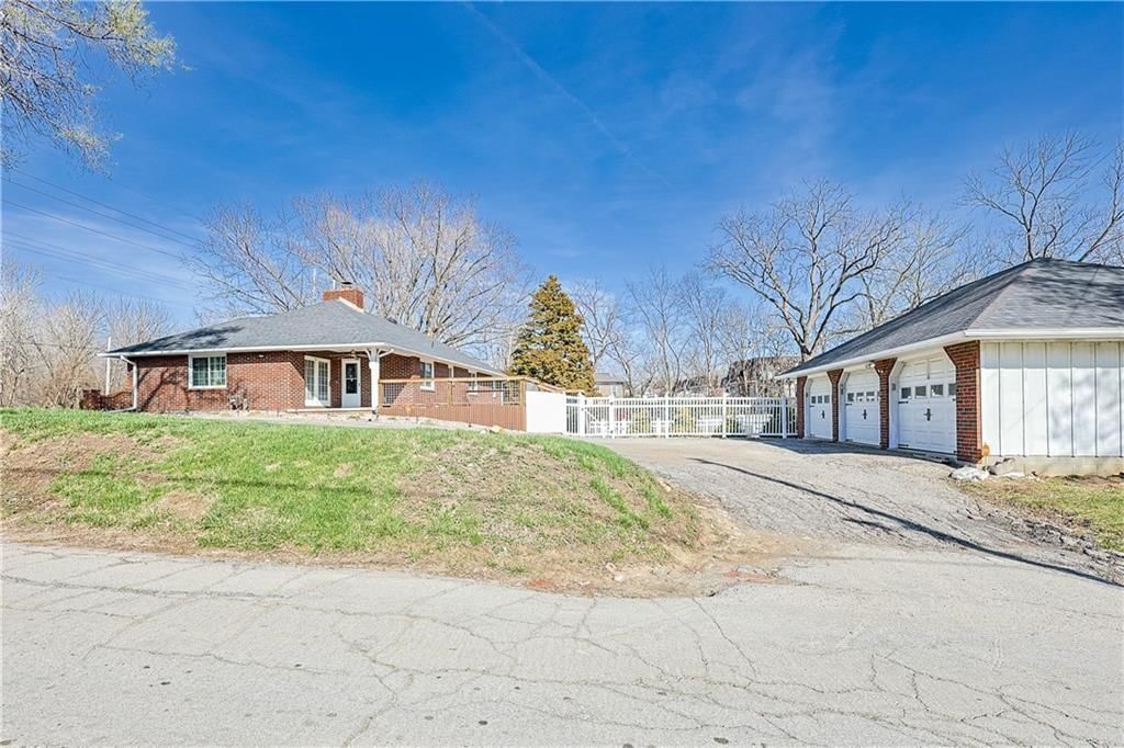 3402 Messanie Street — photo 31
