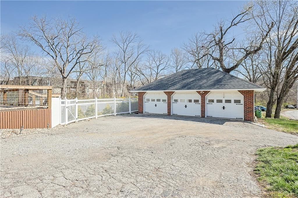 3402 Messanie Street — photo 36