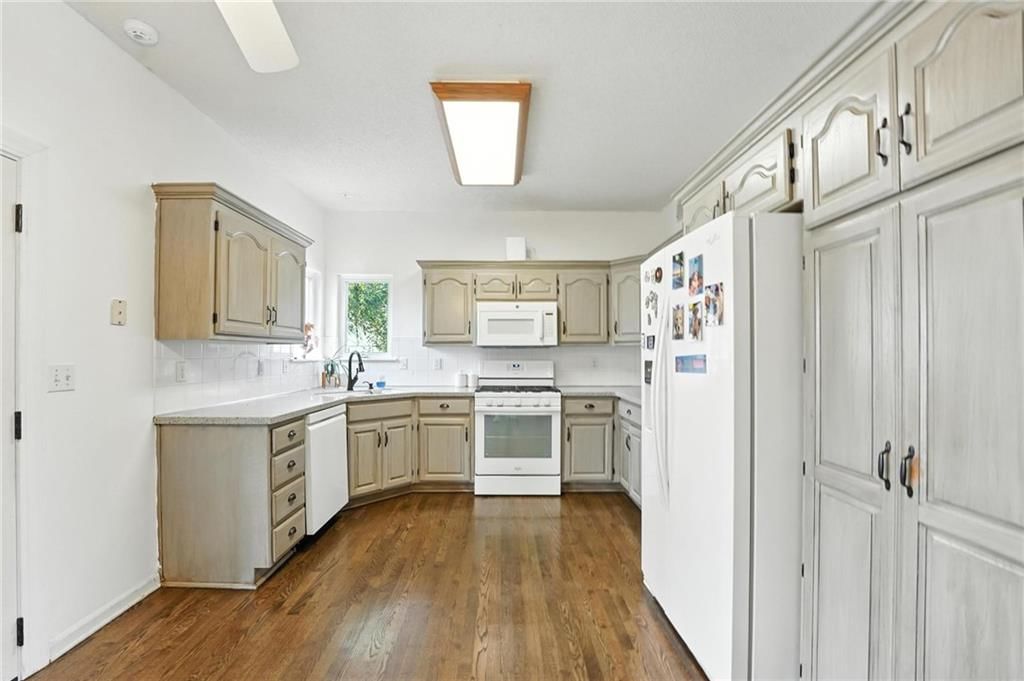 16401 W 157th Terrace — photo 9