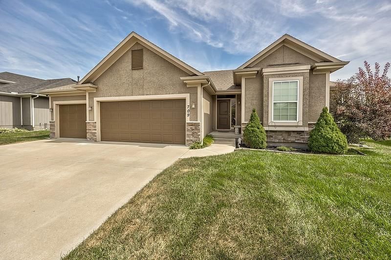 709 NW Eagle Drive, Grain Valley, MO