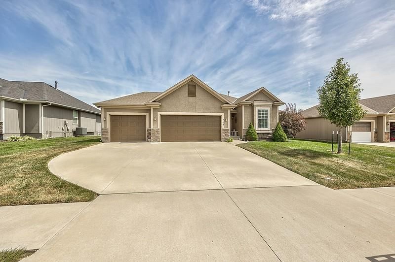 709 NW Eagle Drive — photo 12