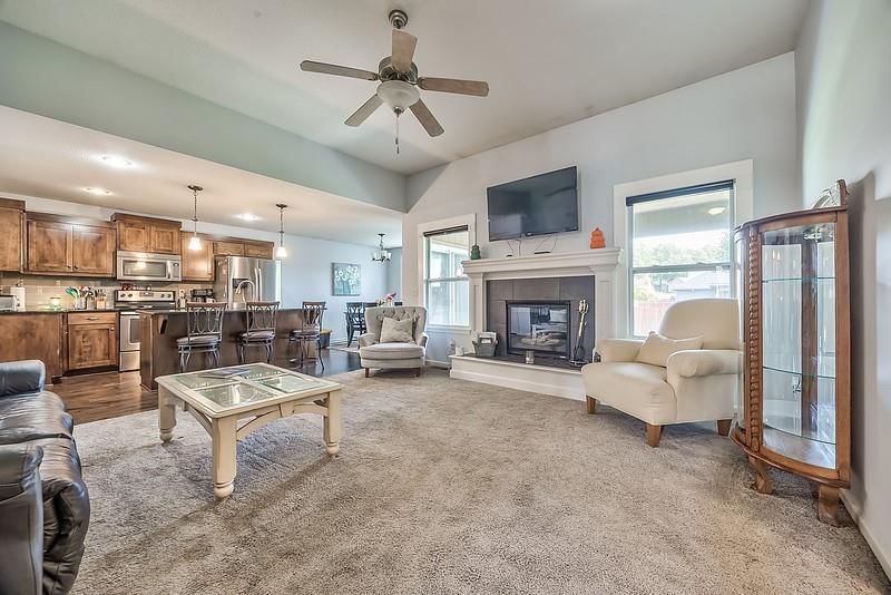709 NW Eagle Drive — photo 13