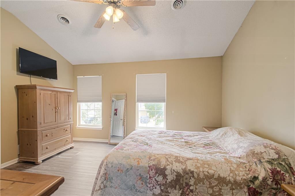 11045 N Lewis Avenue — photo 11