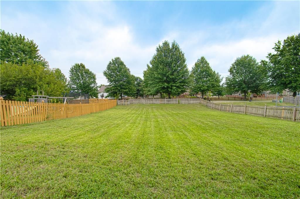 11045 N Lewis Avenue — photo 24
