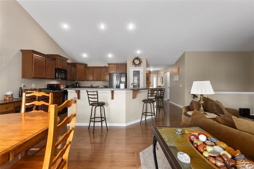9801 N Stark Avenue — photo 11