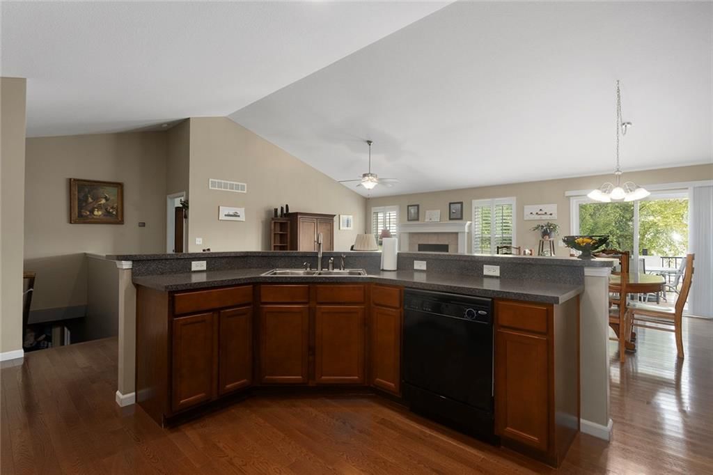 9801 N Stark Avenue — photo 9