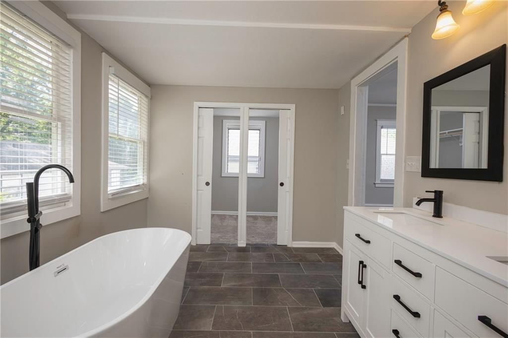 4219 Kenwood Avenue — photo 16