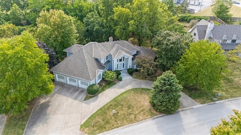 121 W WOODLANDS Drive — photo 3