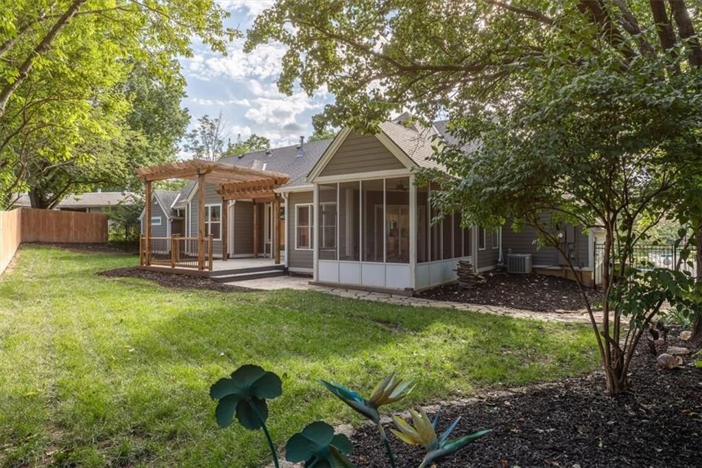 1214 Crestline Drive — photo 3