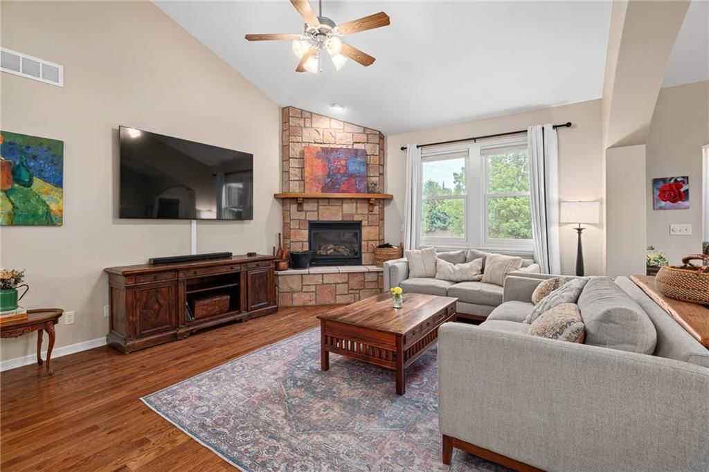 5716 Robinson Drive — photo 6