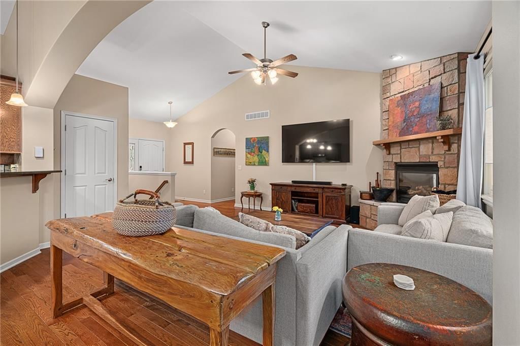 5716 Robinson Drive — photo 7
