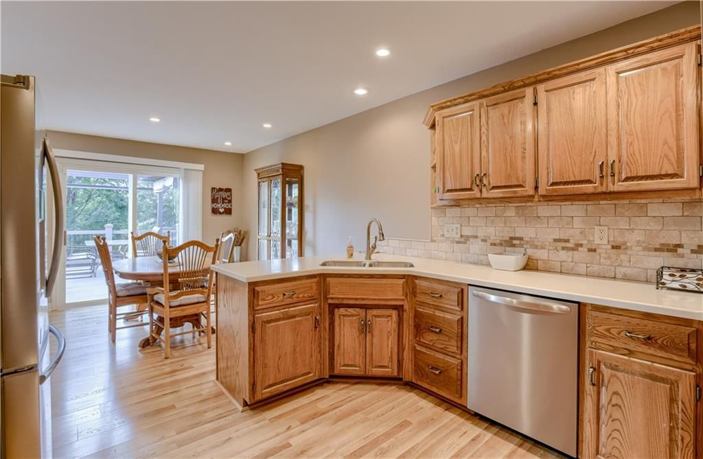 300 PORTER Drive — photo 3