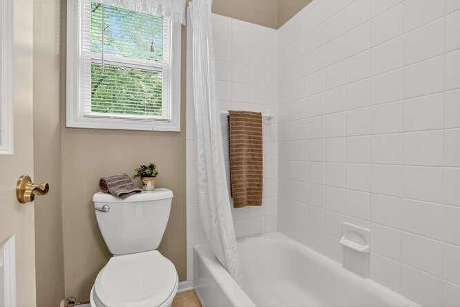 5609 NW 82nd Street — photo 33