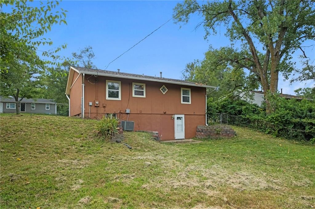 14808 BELLAIRE Avenue — photo 30