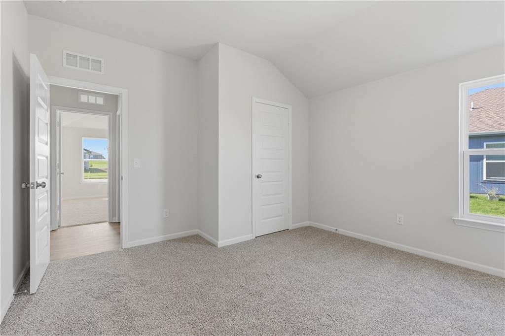 566 W Fountain Street — photo 25