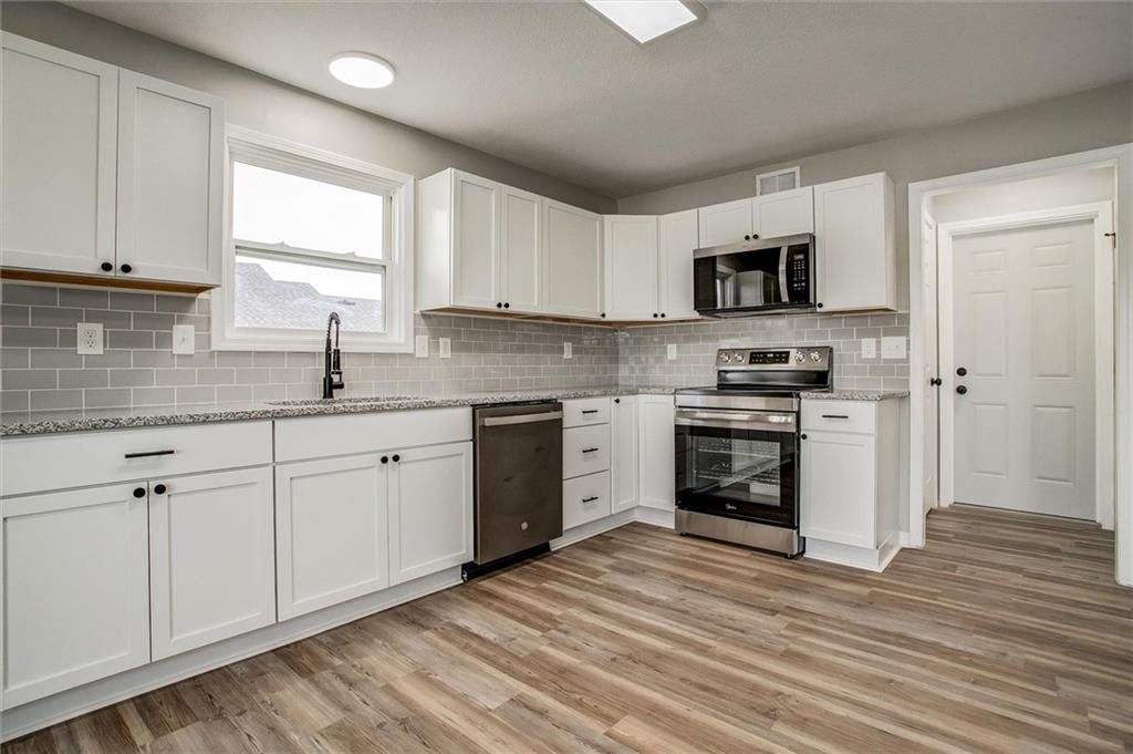 725 SW Tisha Lane — photo 6