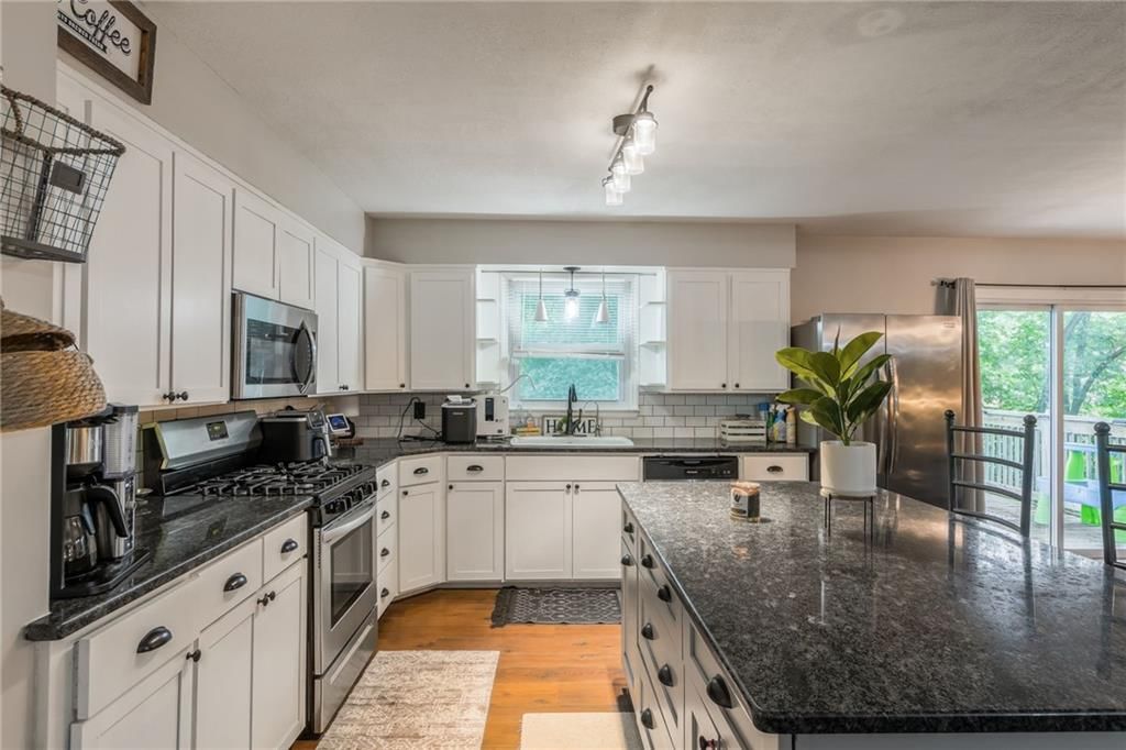 532 Maple Avenue — photo 9