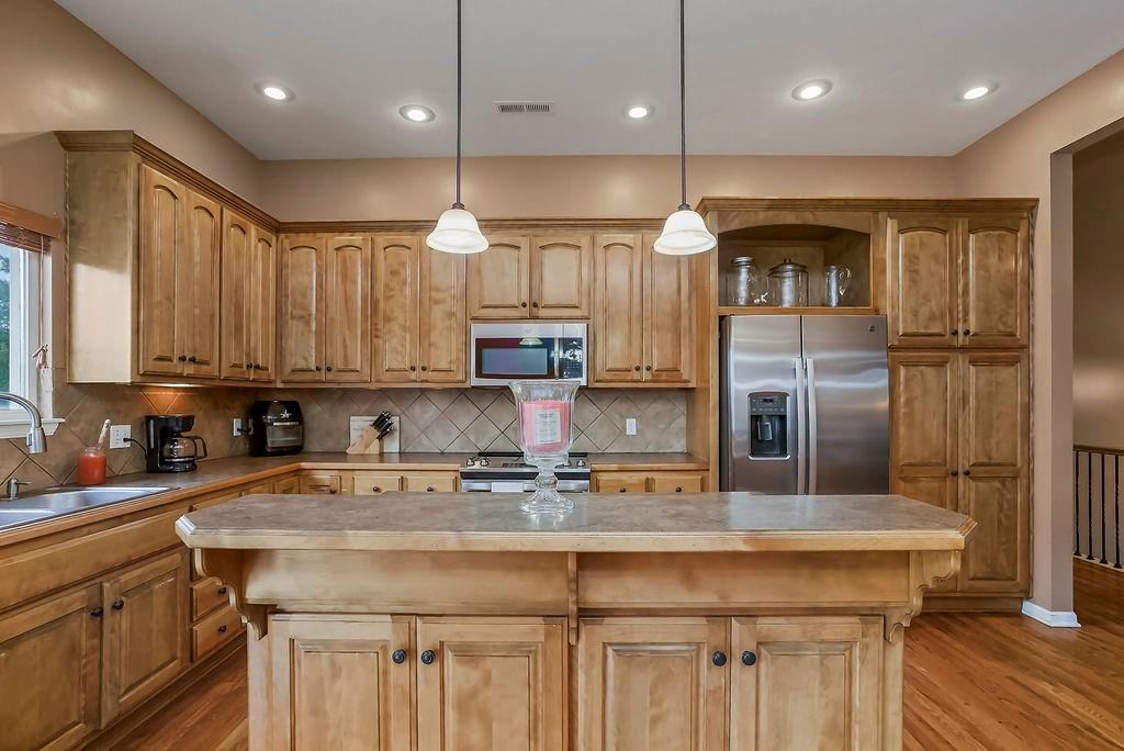 415 Eagle Glen Drive — photo 9