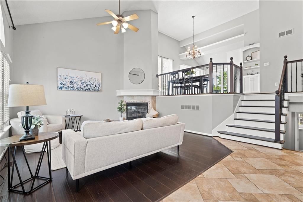 18432 Spruce Street — photo 2