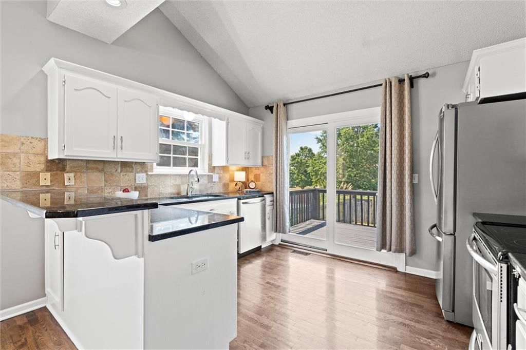 18432 Spruce Street — photo 3