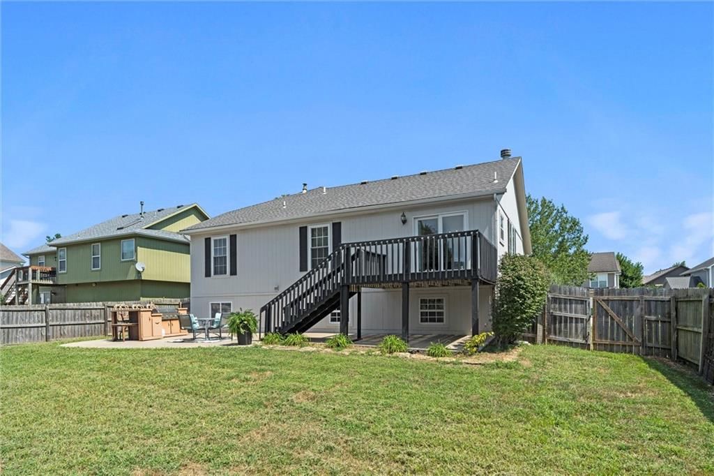 18432 Spruce Street — photo 38