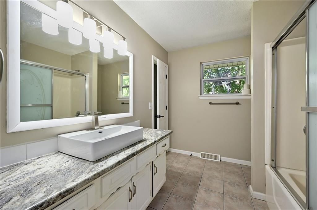 112 S 11th Street — photo 14