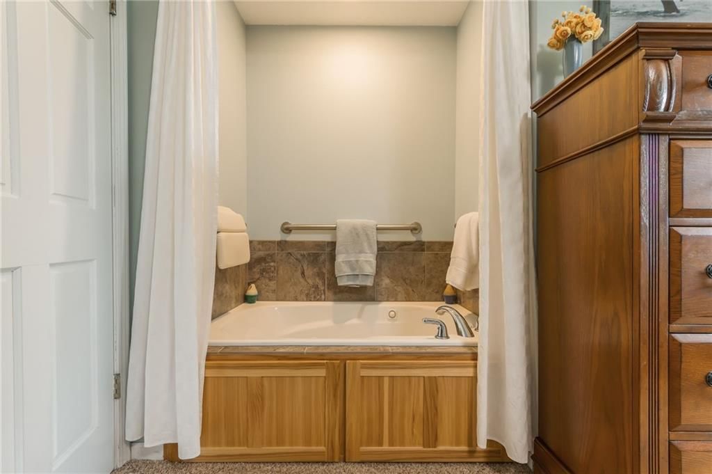 12923 N Oakland Avenue — photo 24