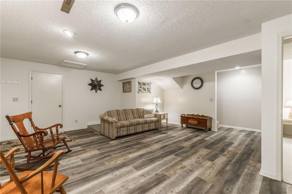 12923 N Oakland Avenue — photo 33