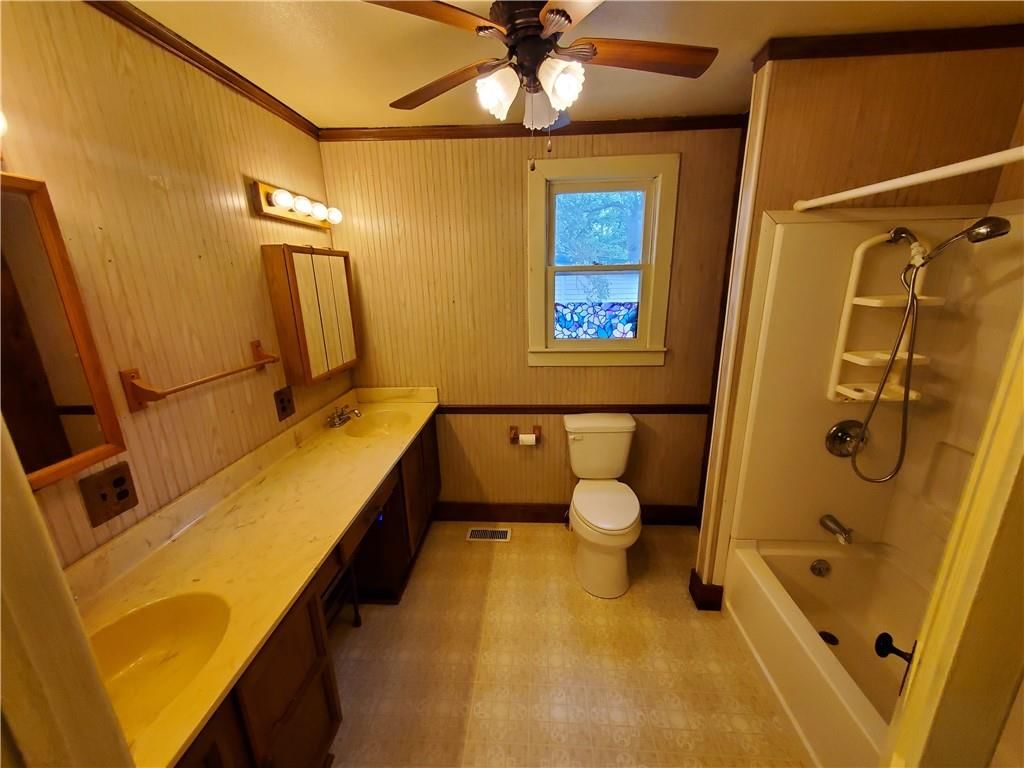 729 W Sycamore Street — photo 12