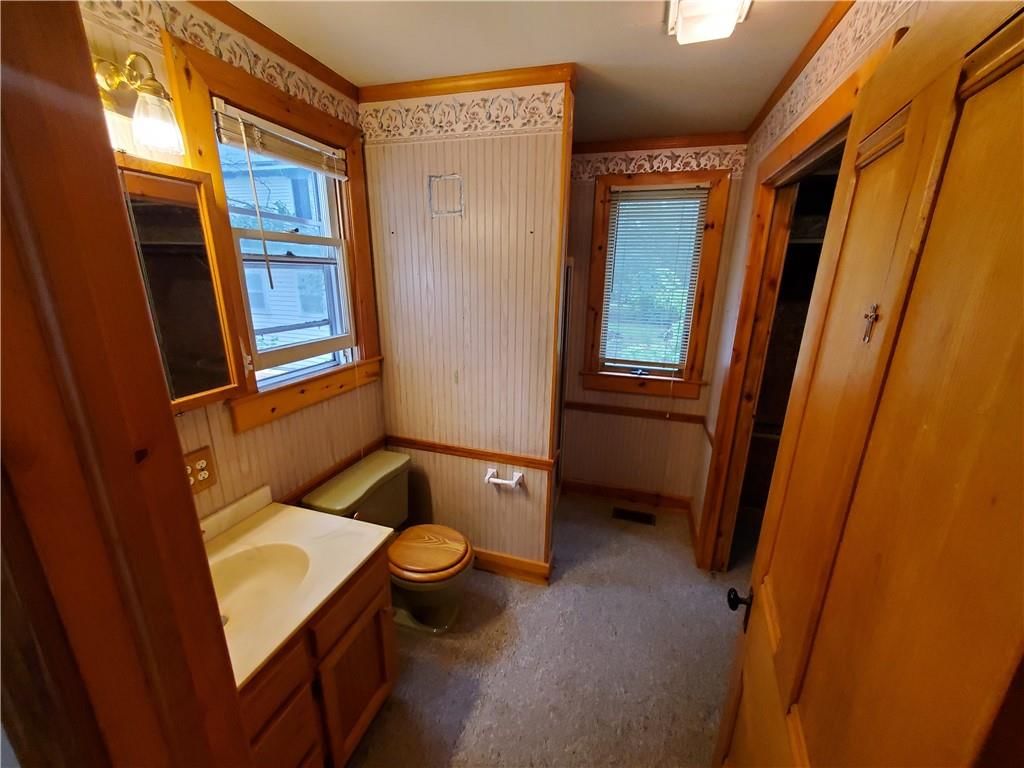 729 W Sycamore Street — photo 9