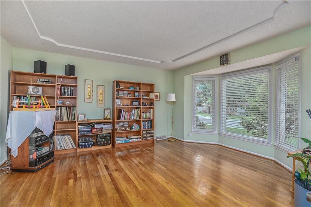 10015 Rosehill Road — photo 16