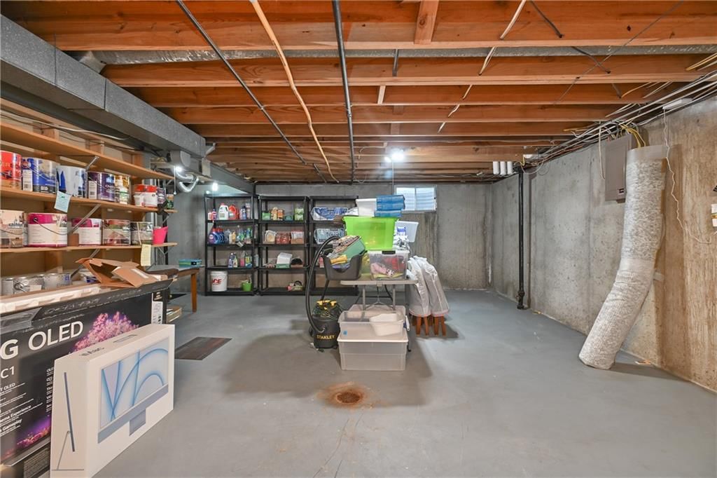10015 Rosehill Road — photo 26