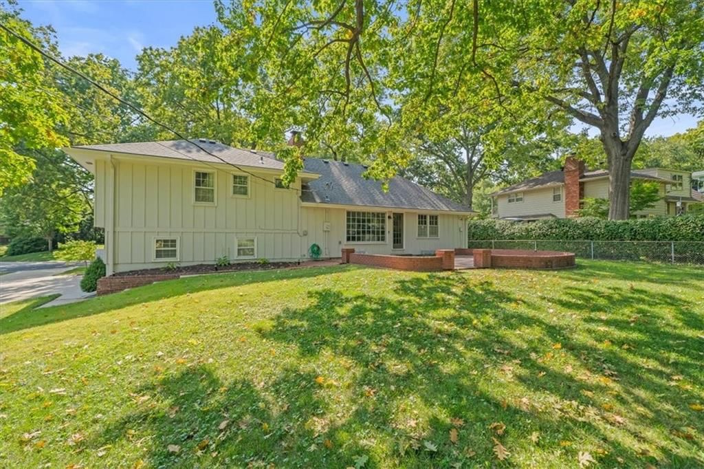 8101 Rosewood Drive — photo 35